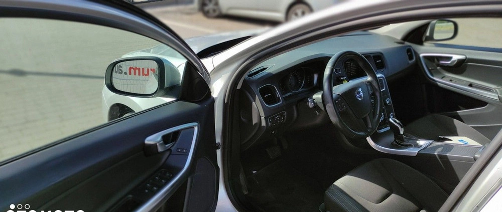 Volvo V60 cena 51800 przebieg: 246200, rok produkcji 2017 z Wleń małe 301